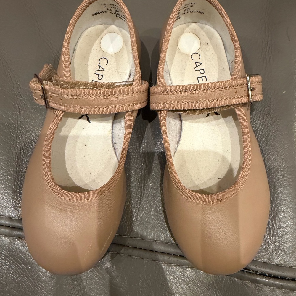 Capezio Girls' Tan Mary Jane tap dance shoes with velcro Strap 3800T. $50 retail